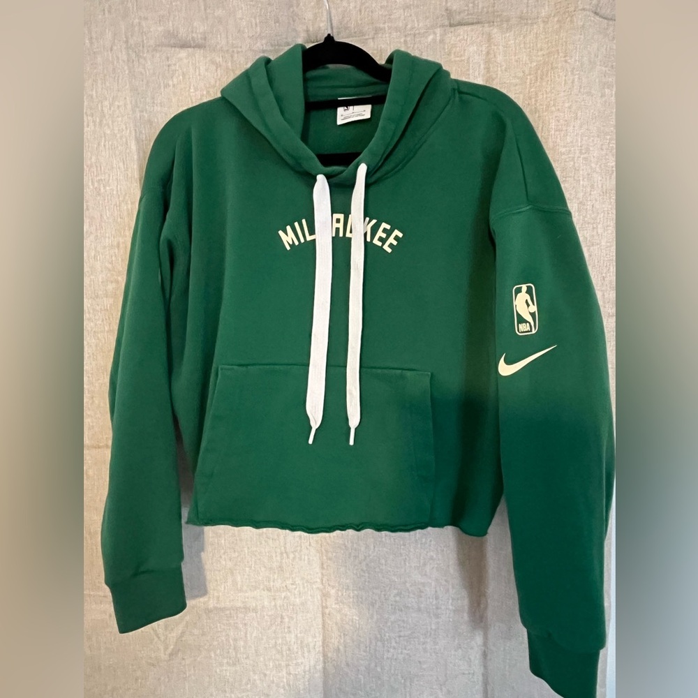 Green Milwaukee Bucks Nike Crop Hoodie